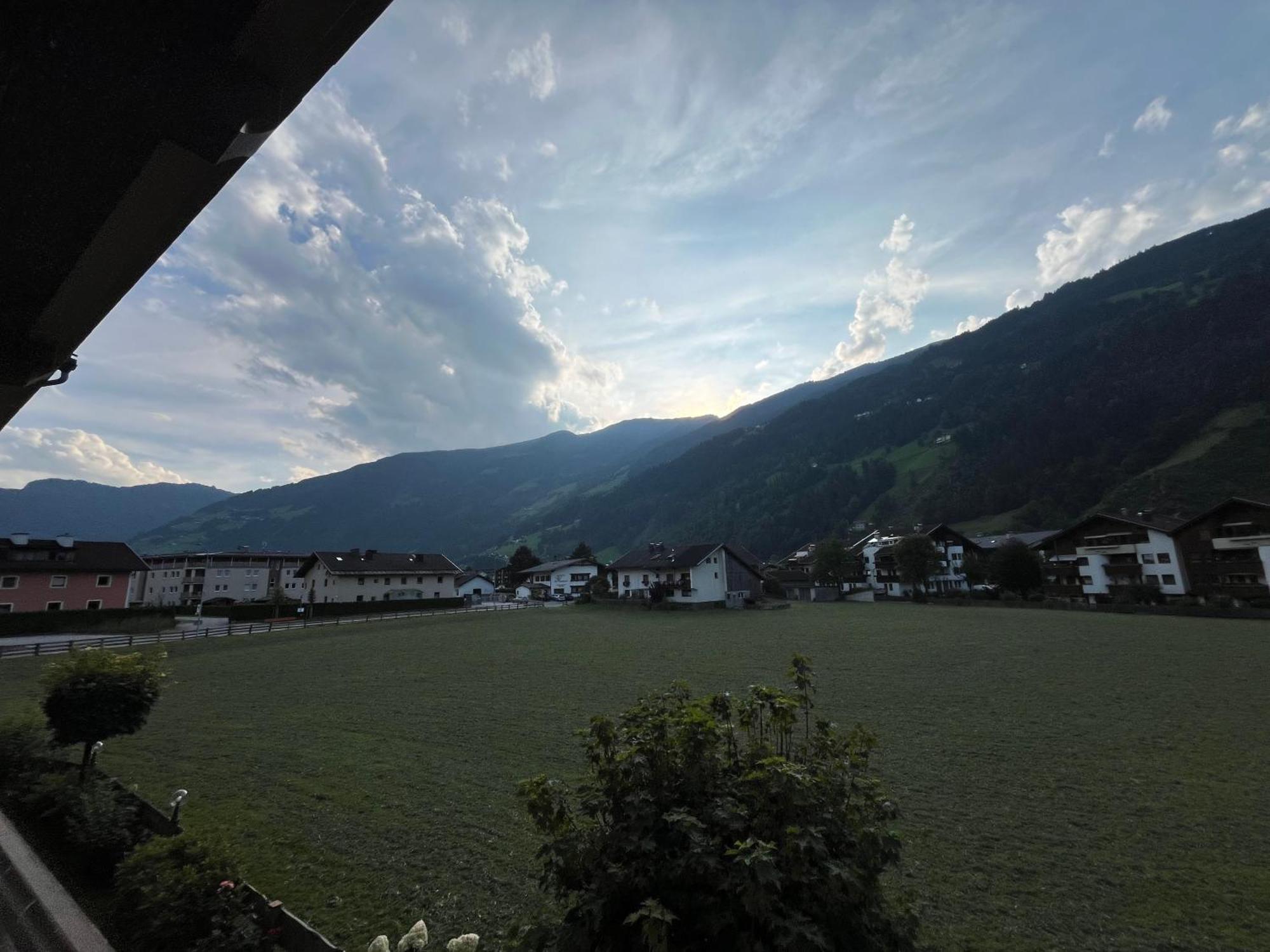 Zell Views Apartments Цель-ам-Циллер Экстерьер фото