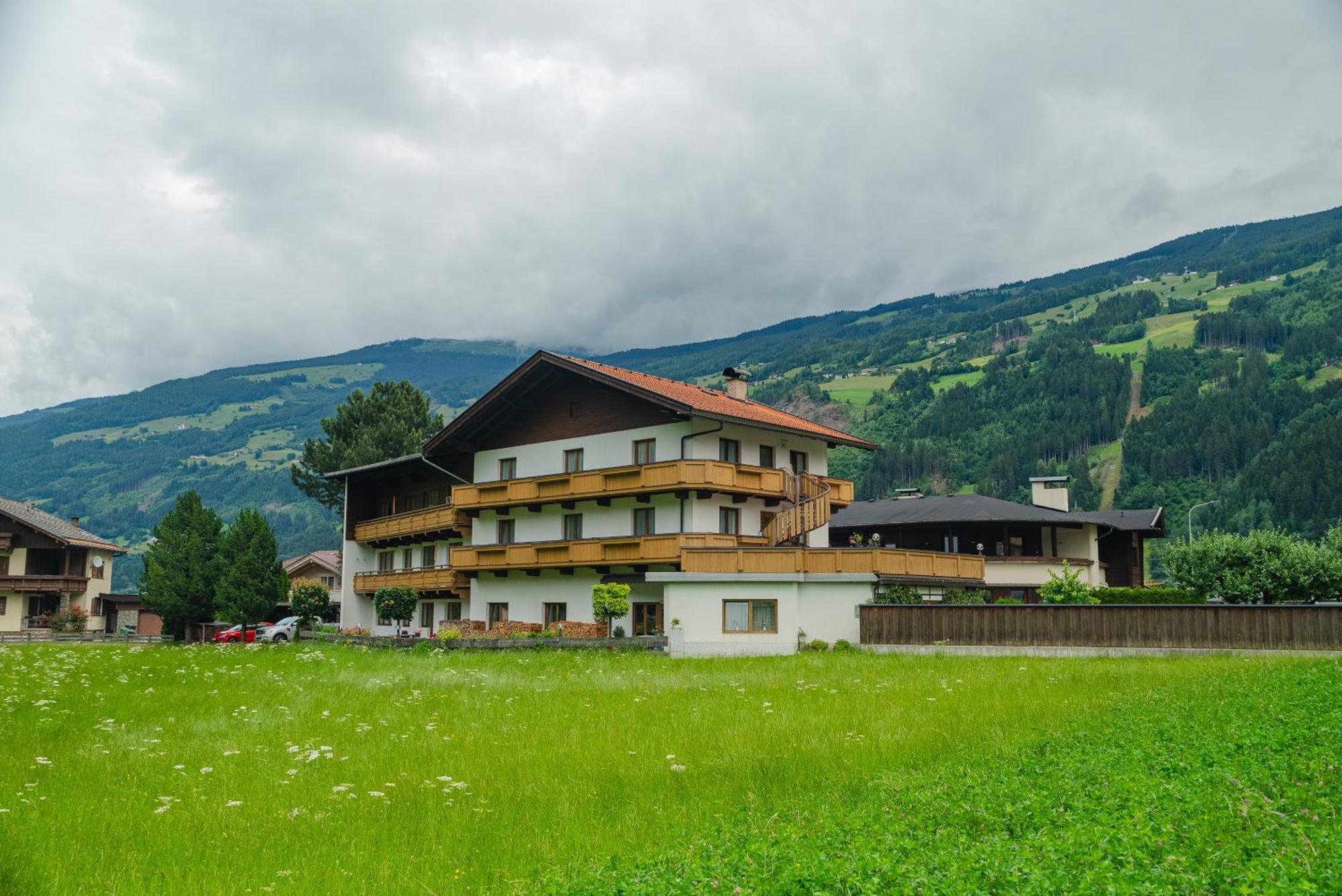 Zell Views Apartments Цель-ам-Циллер Экстерьер фото